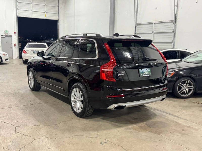 2016 Volvo XC90 T6 Momentum