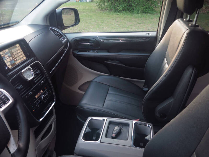 2016 Chrysler Town and Country Touring