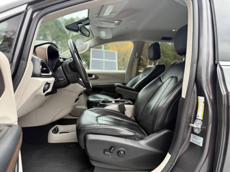 2017 Chrysler Pacifica Touring-L