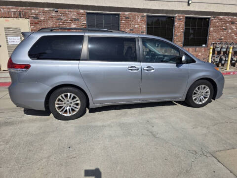 2013 Toyota Sienna XLE 8-Passenger