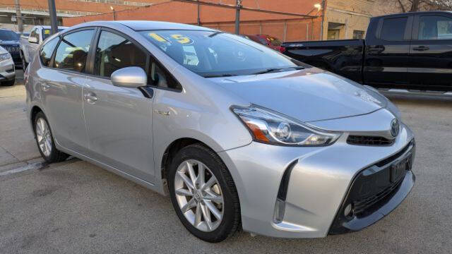 2015 Toyota Prius v Five's photo