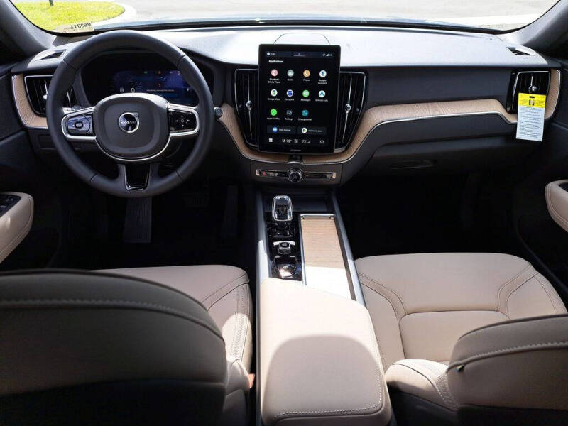 2026 Volvo XC60 B5 Plus