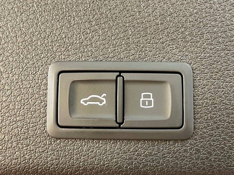 2019 Audi e-tron quattro Prestige