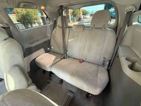 2014 Toyota Sienna L 7-Passenger