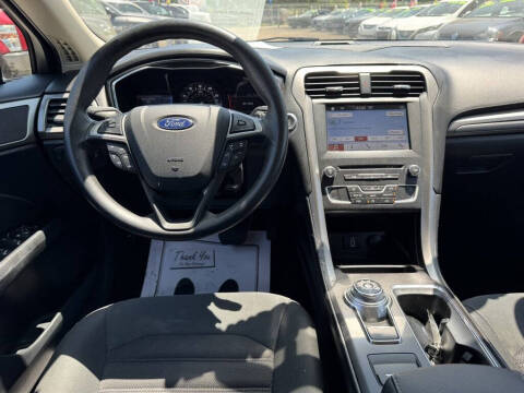 2017 Ford Fusion SE