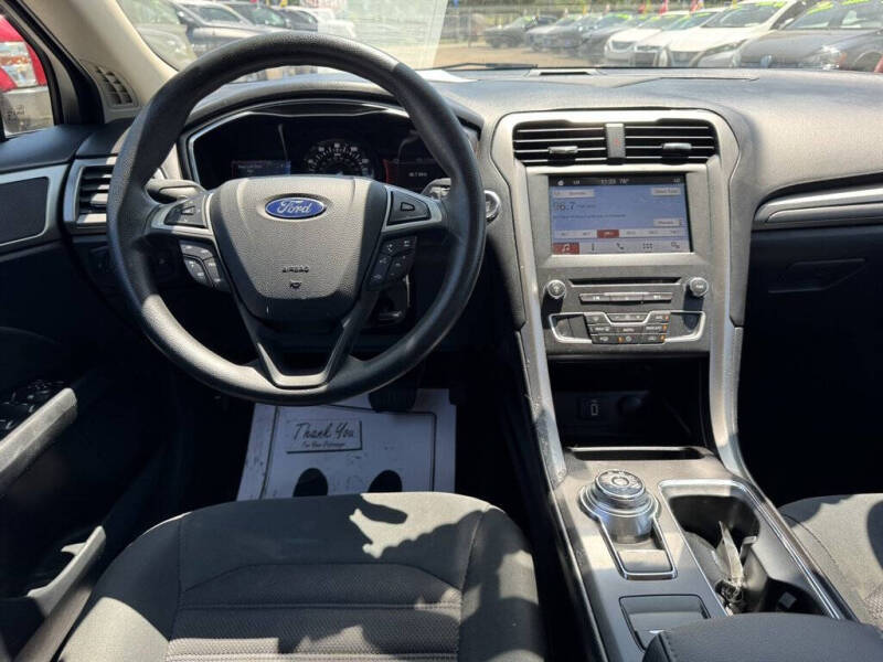 2017 Ford Fusion SE