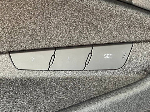 2022 Audi e-tron quattro Premium Plus