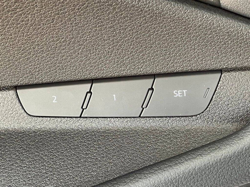 2022 Audi e-tron quattro Premium Plus