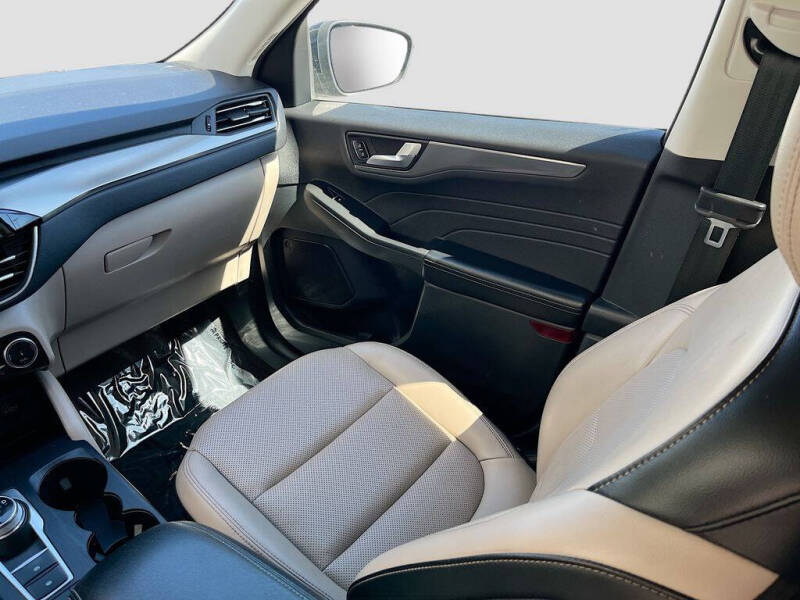 2022 Ford Escape Titanium