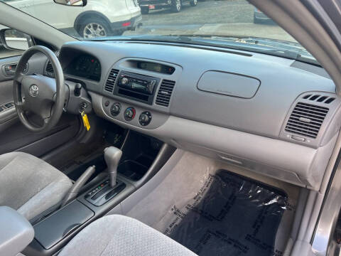 2004 Toyota Camry Standard