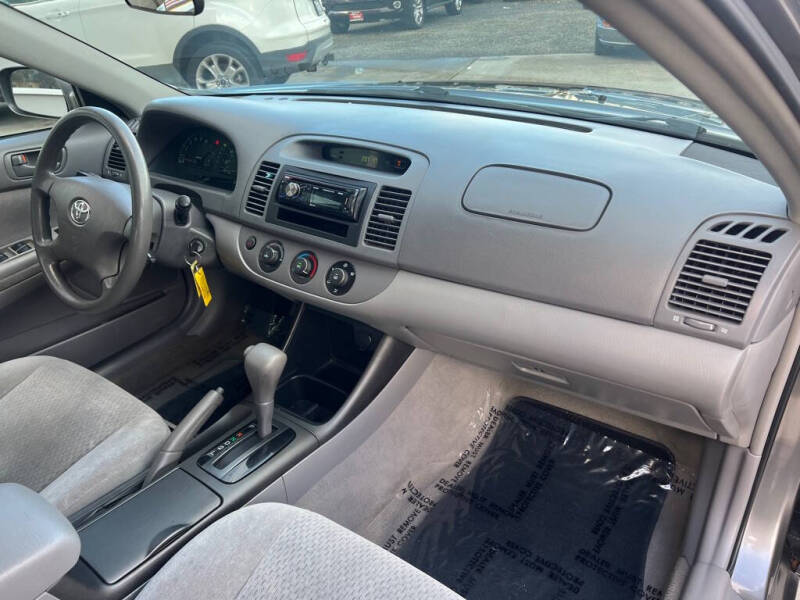 2004 Toyota Camry Standard