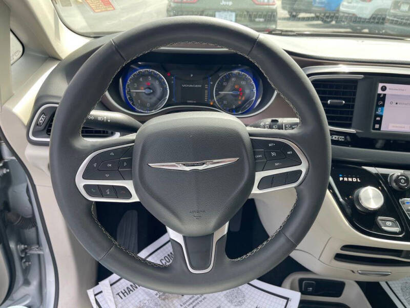 2023 Chrysler Voyager LX