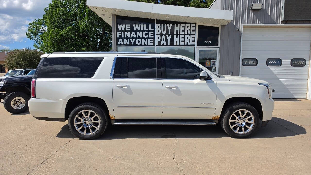 2015 GMC Yukon XL Denali 4x4 4dr SUV - White Diamond Tricoat exterior view 1