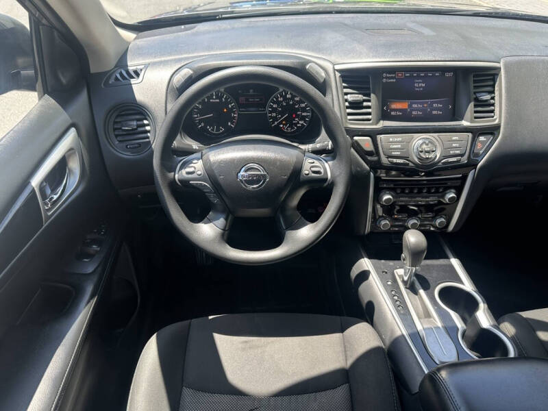 2020 Nissan Pathfinder S
