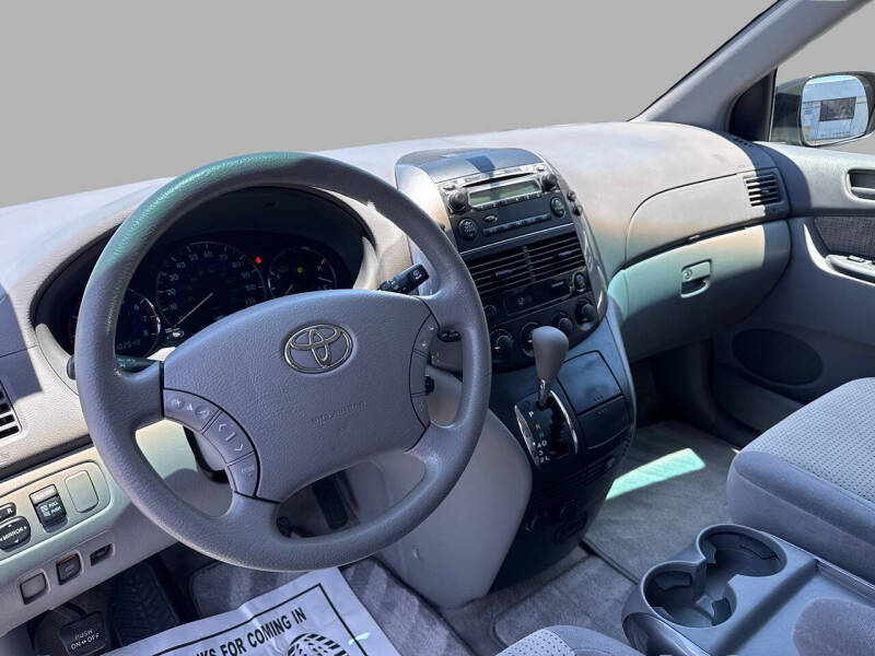 2009 Toyota Sienna LE 7-Passenger