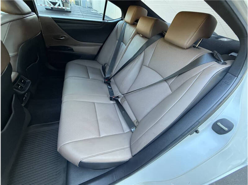 2022 Lexus ES 300h