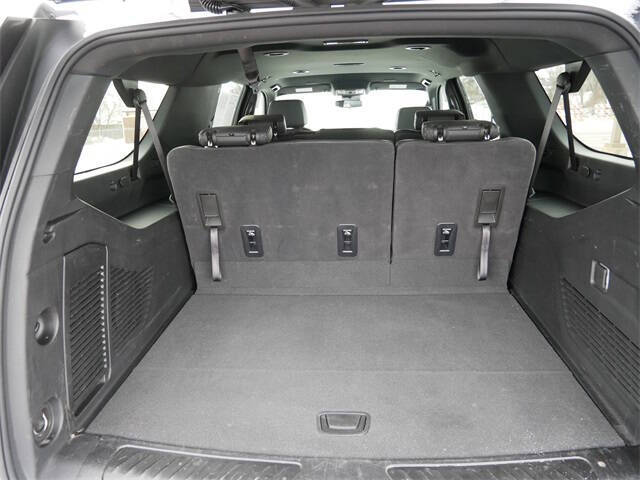 2025 Chevrolet Suburban LT