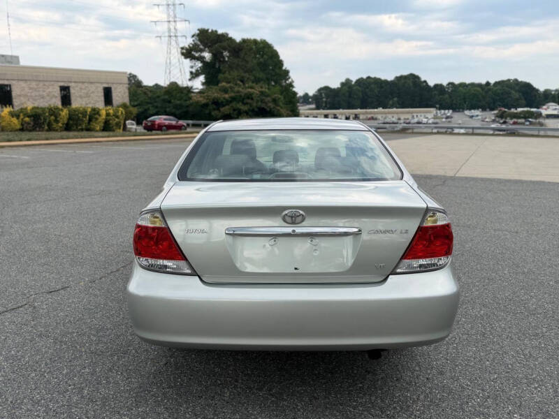 2005 Toyota Camry LE V6