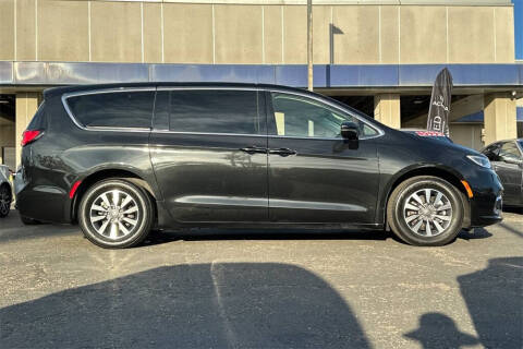 2022 Chrysler Pacifica Hybrid Touring L