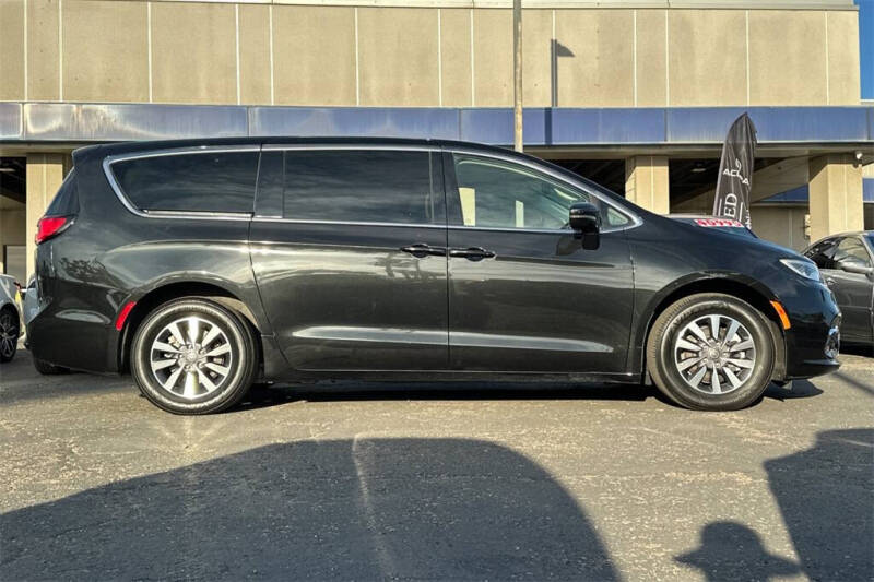 2022 Chrysler Pacifica Hybrid Touring L