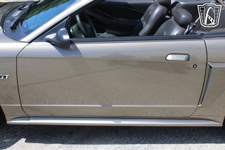 2002 Ford Mustang GT Deluxe