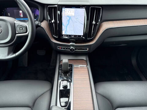 2022 Volvo XC60 B5 Momentum