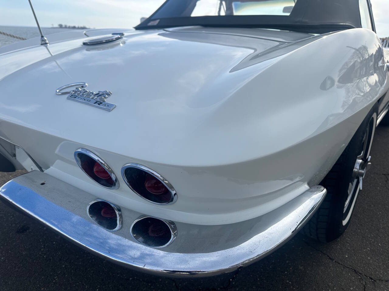 1965 Chevrolet Corvette 38