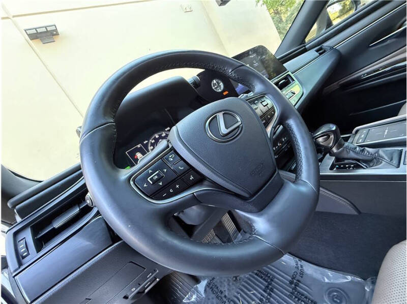 2022 Lexus ES 300h