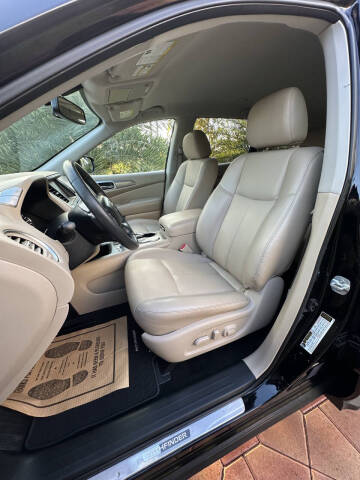 2017 Nissan Pathfinder SL