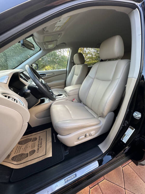 2017 Nissan Pathfinder SL