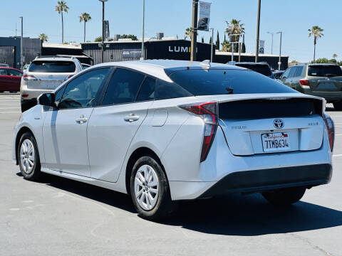 2016 Toyota Prius Two