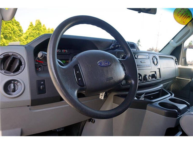 2013 Ford E-Series E-350 SD