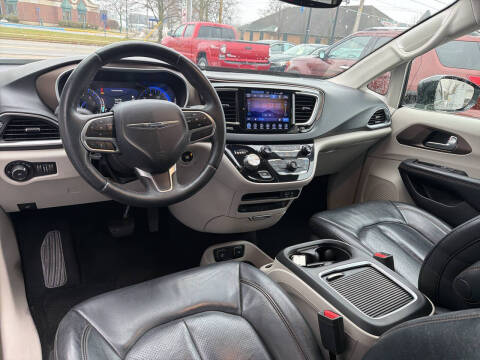 2017 Chrysler Pacifica Touring-L Plus