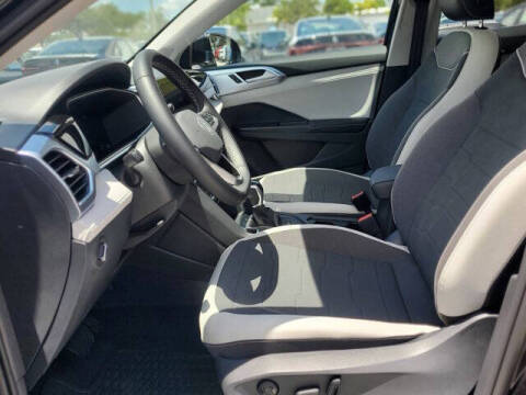 2025 Volkswagen Taos SE