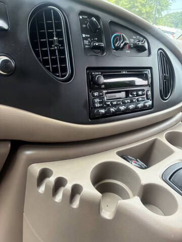 2001 Ford E-Series E-150 XLT