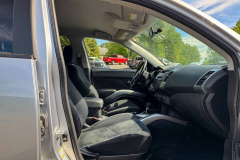 2009 Mitsubishi Outlander ES
