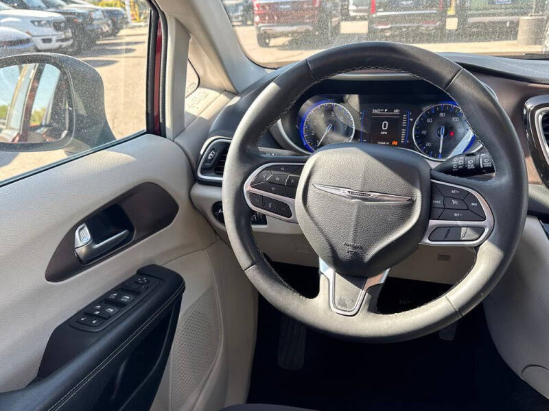 2022 Chrysler Voyager LX