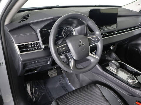 2026 Mitsubishi Outlander ES