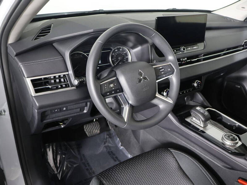 2026 Mitsubishi Outlander ES