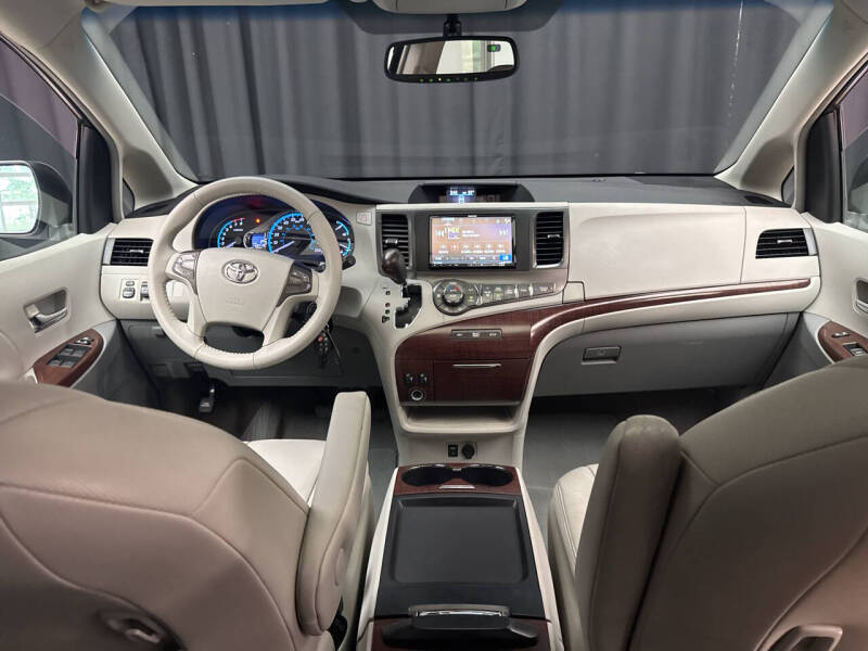 2011 Toyota Sienna XLE 7-Passenger