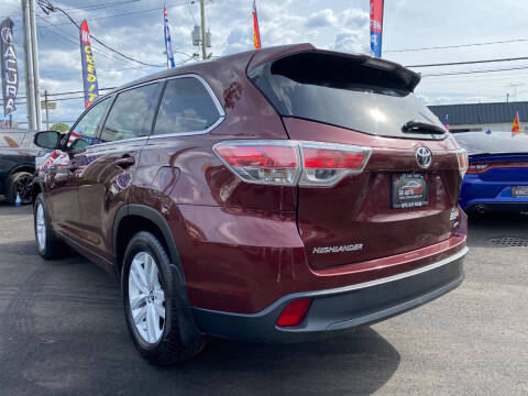 2016 Toyota Highlander LE