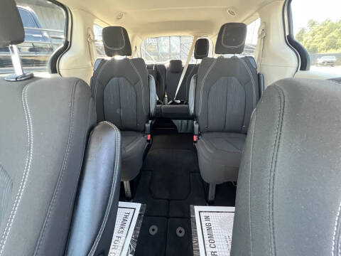 2023 Chrysler Voyager LX