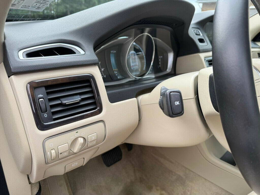 2016 Volvo XC70 27