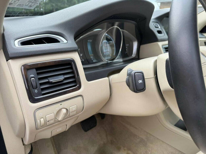 2016 Volvo XC70 T5 Premier