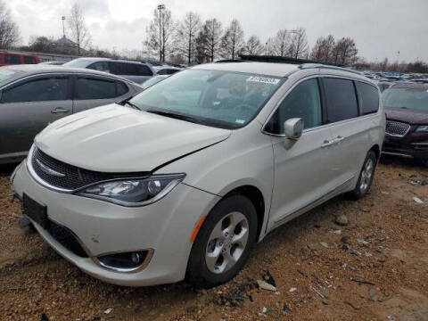 2017 Chrysler Pacifica for sale at Varco Motors LLC - Builders in Denison KS