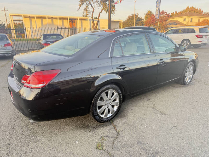 2005 Toyota Avalon XLS
