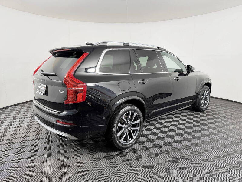 2016 Volvo XC90 T6 Momentum