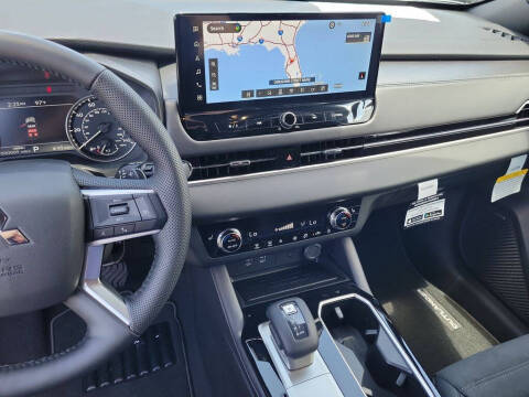2026 Mitsubishi Outlander LE