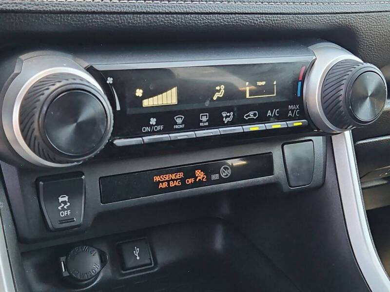 2022 Toyota RAV4 LE