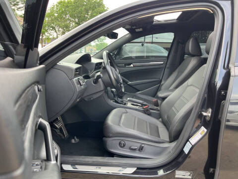 2022 Volkswagen Passat R-Line